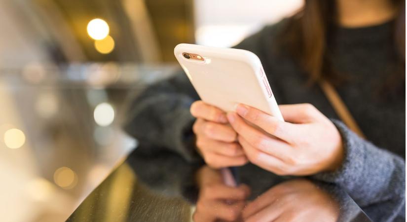 kisbetűk kora: miért felejti el a z generáció a nagybetűket? - Nőklapja