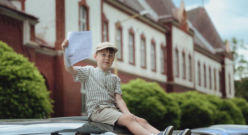 23 369 diák vette át a bizonyítványt Kassa megyében - Új Szó