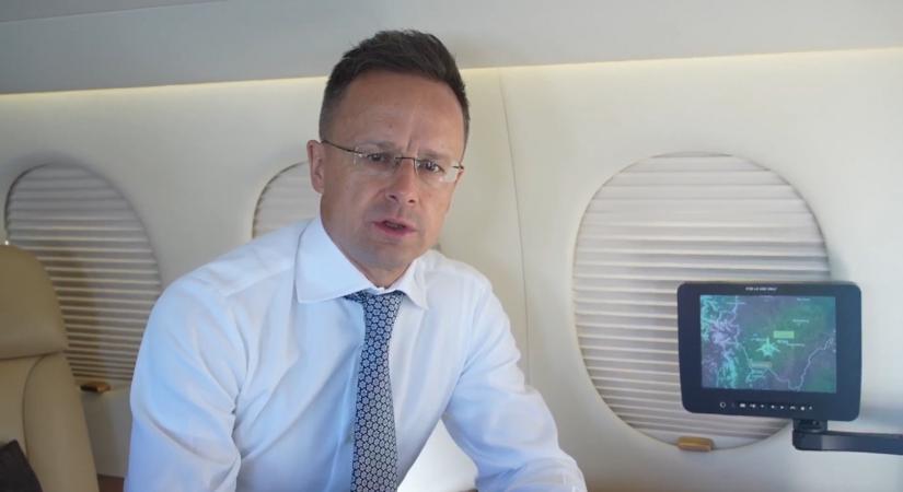 Szuperluxus géppel utazik Szijjártó, amikor a „honvédségi” repülő nem elérhető - 444.hu
