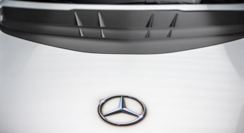 Tűzveszélyes, ezért visszahívják a csúcs-Mercedest - Vezess