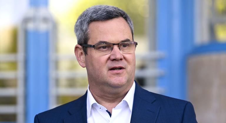 Takács Péter: Szentesen mostantól a sürgősségi osztály műtőjében operálnak a sebészeti helyett - Index