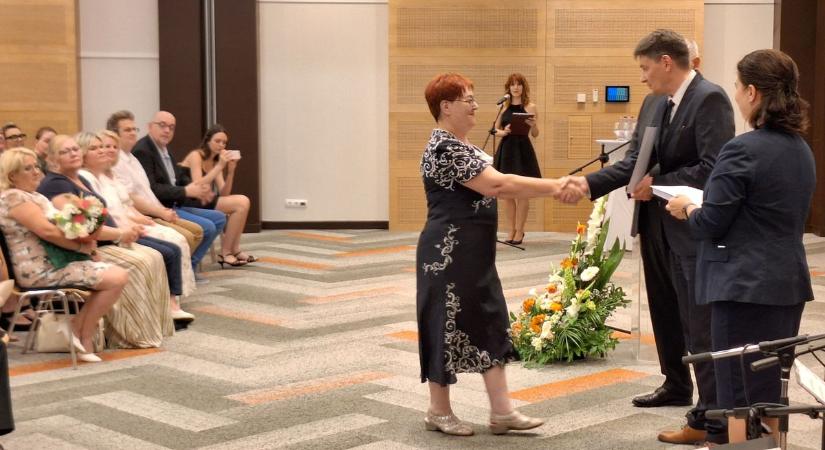 Elismeréseket adtak át a Soproni Gyógyközpont munkatársainak - fotók - Kisalföld