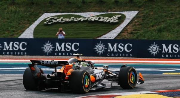 Norris az élen Piastri előtt péntek este az Osztrák Nagydíjon - Formula