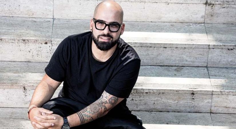Lotfi Begi: „A magyar dalt a szíved érti, az angolt az agyad” (VIDEÓ) - Mandiner