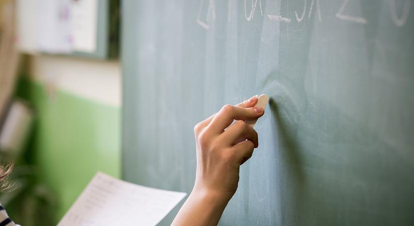 Mindössze pár napot kaptak a tanárok az új rendelettervezet véleményezésére - Napi.hu