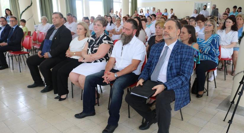 A kalocsai kórház új vezetősége először adott át elismeréseket dolgozóinak – galériával - BAON