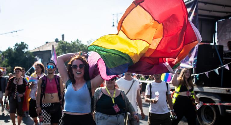 A közalkalmazotti szakszervezet sem tiltja tagjainak, hogy részt vegyenek a Pride-on - Index