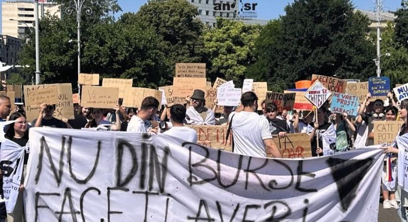 Ösztöndíjcsökkentés: a diákok nem állnak le a tüntetésekkel - Maszol