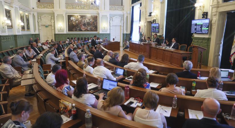 Két órás szünet, negyvennél több napirendi pont a közgyűlésen - Győr Plusz