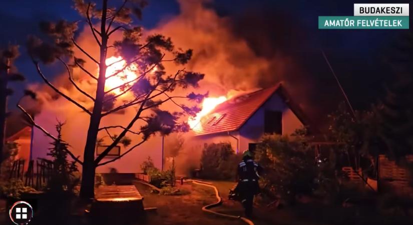 Két egymás mellett álló házba csapott villám Budakeszin - 24.hu