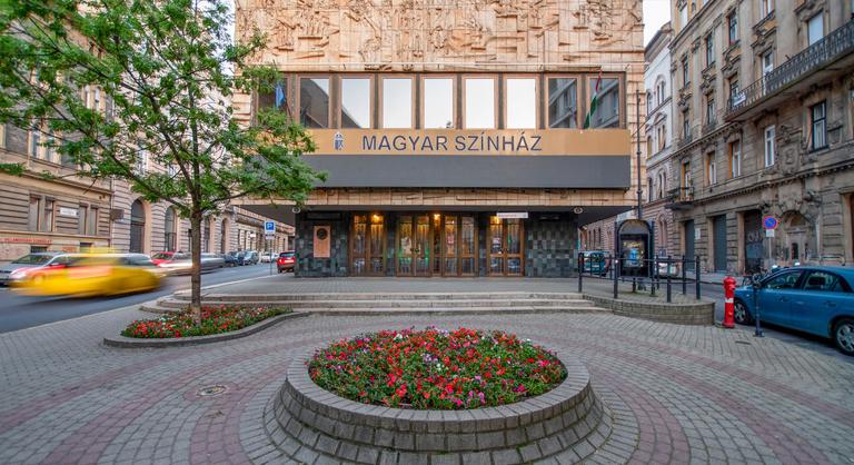 Évadzárót tartott a Magyar Színház, Trokán Annát és Ember Márkot is díjazták - Index - Kultúra