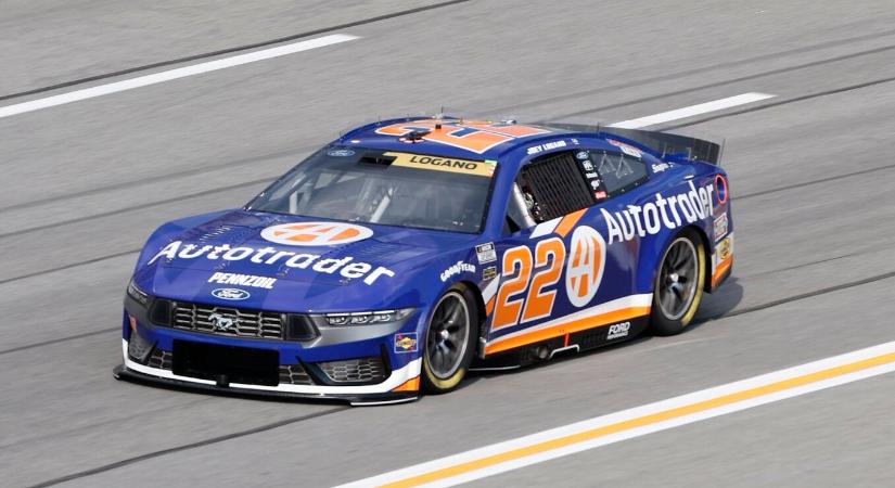 NASCAR: Logano megszerezte idei első pole-ját, Larsont már a kvalifikáció előtt megbüntették Atlantán