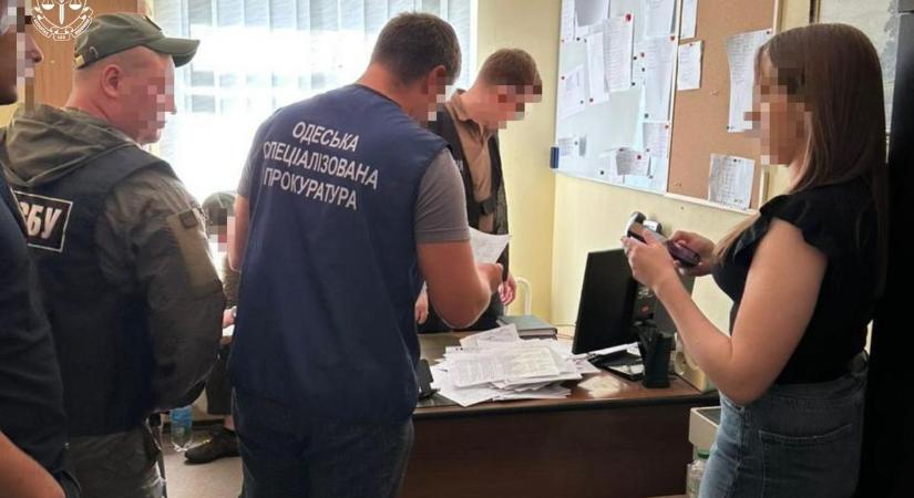 Botrány Ukrajnában: nem létező katonákkal nyúlták le a milliókat