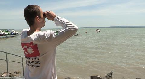 Már nagy erőkkel vannak jelen a balatoni strandokon a vízimentők (tvkeszthely.hu)