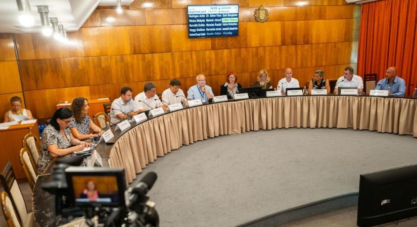 Ezeket a döntéseket hozták a rendkívüli ülésen