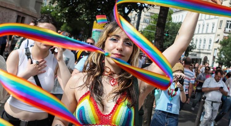 PRIDE – Budapest bizonyíthat, felnőttek vonulnak és ünnepelnek