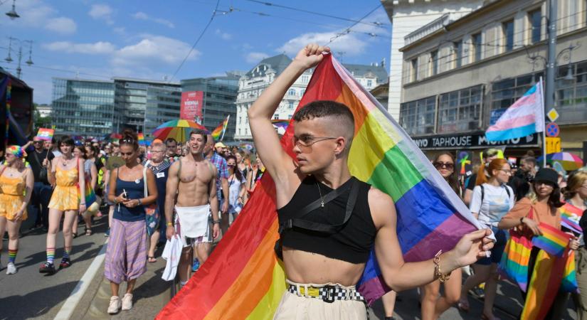 Pride menet- A Mi Hazánk akcióban: legálisan lezárja a Szabadság hidat a pesti hídfőnél