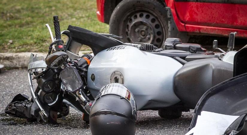 Teljes útzár: motoros baleset a Velencei-tó partján