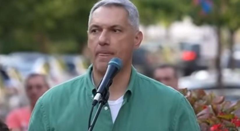 Lázár János válaszút előtt: betartja a menetrendet vagy kisiklik