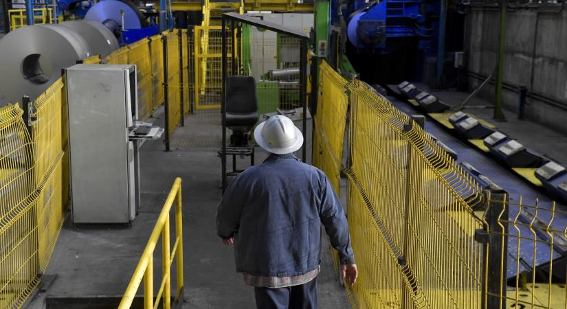 Borsodi és nógrádi szintű munkanélküliséget okozhat Dunaújvárosban a vasmű leépítése