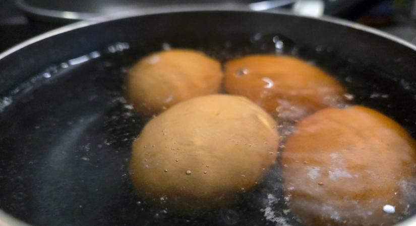 Mi történik, ha citromlevet adunk a forróvízhez, és ebben főzzük meg a tojást? A végeredmény lenyűgöző!