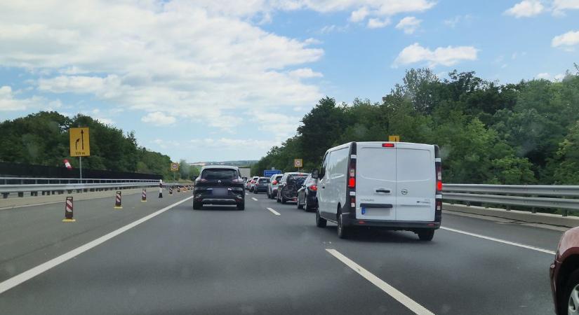 Útfelújítás lassítja a forgalmat Balatonszemesnél az M7-esen