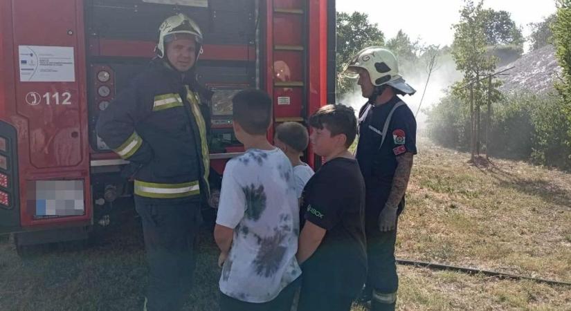 Fiatal fiúk voltak a nap hősei: azonnal tárcsáztak, amikor meglátták, hogy tűz van