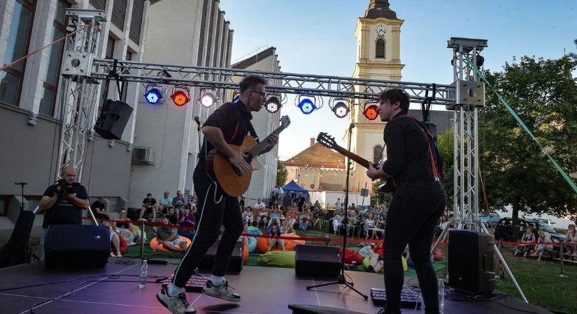 Péntek esti lazulás - újra CoolTér Piknik Gyöngyösön