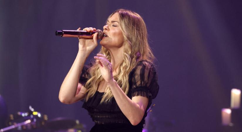 Koncert közben kiesett LeAnn Rimes foga