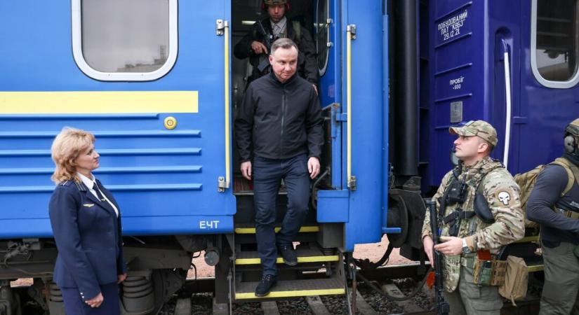 Váratlanul Kijevbe látogatott Andrzej Duda lengyel elnök