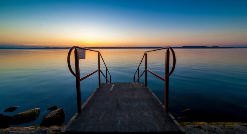 Véget ért a fürdési tilalom a Balaton kedvelt strandján: itt a vizsgálat eredménye
