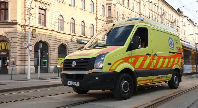 Ugyan a szervezők nem kérték őket, de a mentősök felkészültek a mai tömegrendezvényekre