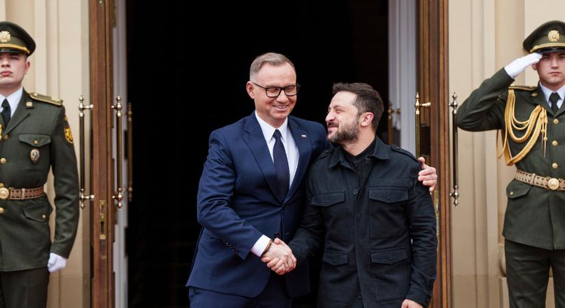 Búcsúlátogatásra Kijevbe érkezett a lengyel államfő