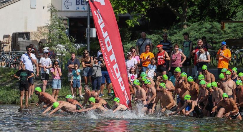 250 sárkányhajós és 150 tóátúszó szelte a vizet Tatán