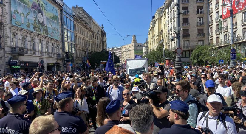 Budapest Büszkeség: elindult a menet