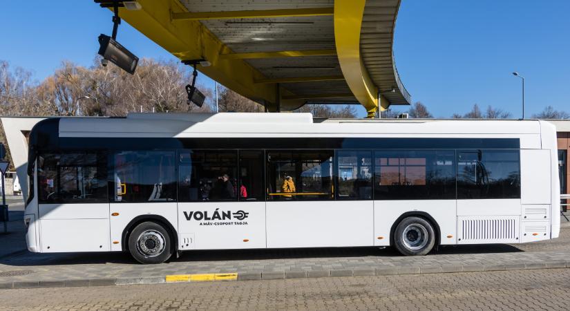 Új elektromos busz közlekedik szombattól Hajdúszobolszlón is