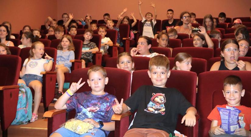 Táborozó gyerekek: az ő kedvükért indult el a vetítőgép (galéria)