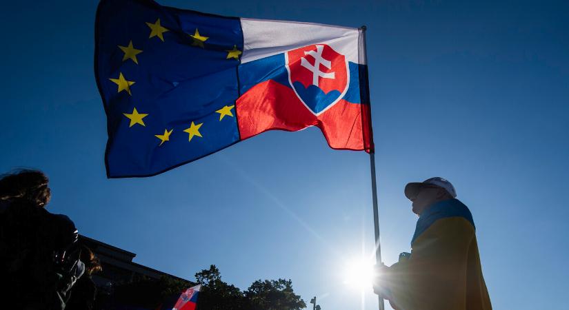 FELMÉRÉS: A szlovákiaiak többsége az EU-ban és a NATO-ban maradna