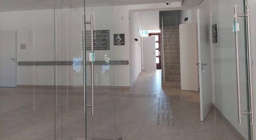 Megérkeztek a modern felszerelések: mutatjuk, hol nyitja meg kapuit az Egészségmegőrző Központ