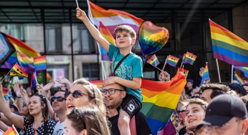 Nem az eredeti útvonalon halad a Pride - A rendőrség elterelte a menetet