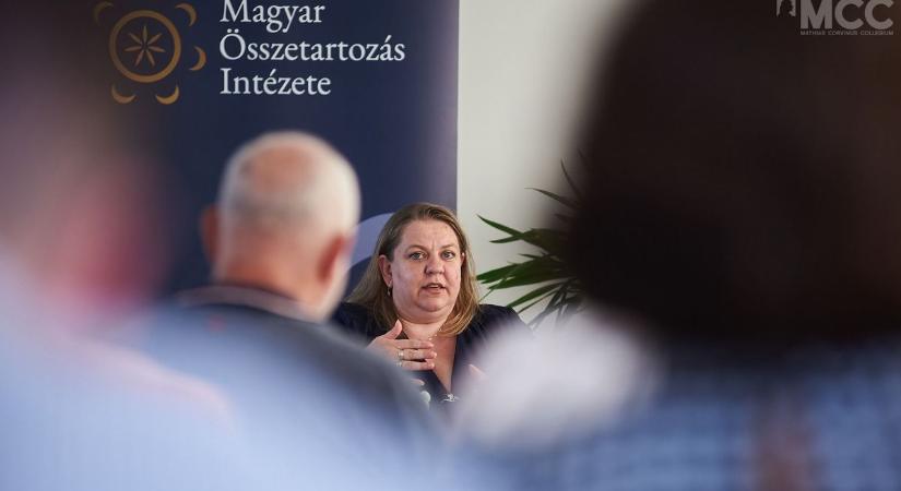 Erőszakos besorozásokról is mesélt a beregszászi költő, Lőrincz P. Gabriella kötete kapcsán
