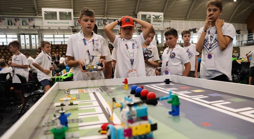 Rekordszámú diákcsapat versengett a robotversenyen - XXL galéria