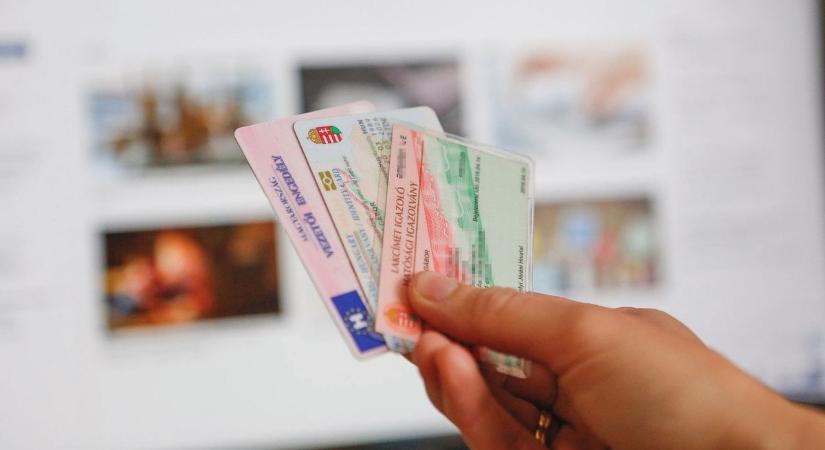 Személyit kérnek minden nyugdíjastól, de bankkártyára is szükség lehet