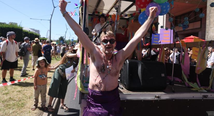„Ez katasztrófa!” – a Pride miatt óriási a dugó, kiakadtak az autósok (VIDEÓ)