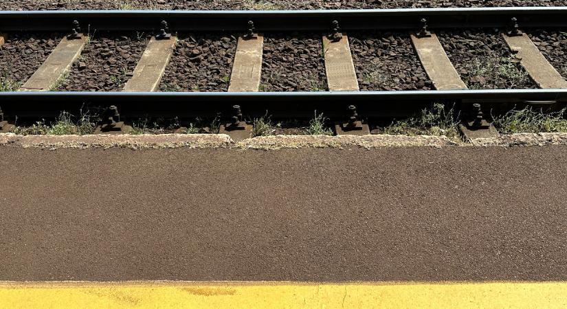 Már nap elején letérdelt a MÁV, de sok helyen még délután is késés várható: itt jár még pótlóbusz
