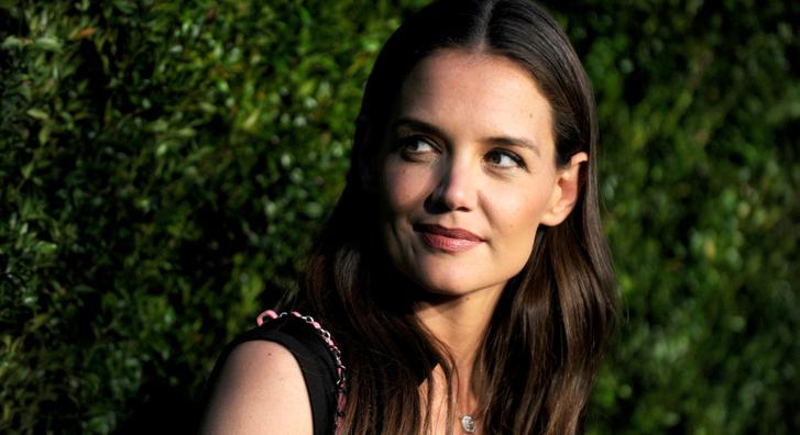 Nem csal a szemünk, ezen a képen Suri Cruise és nem édesanyja, Katie Holmes szerepel