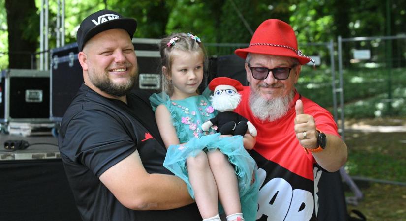 Kalap Jakabbal startol a családi program a Víz Zene Virágon