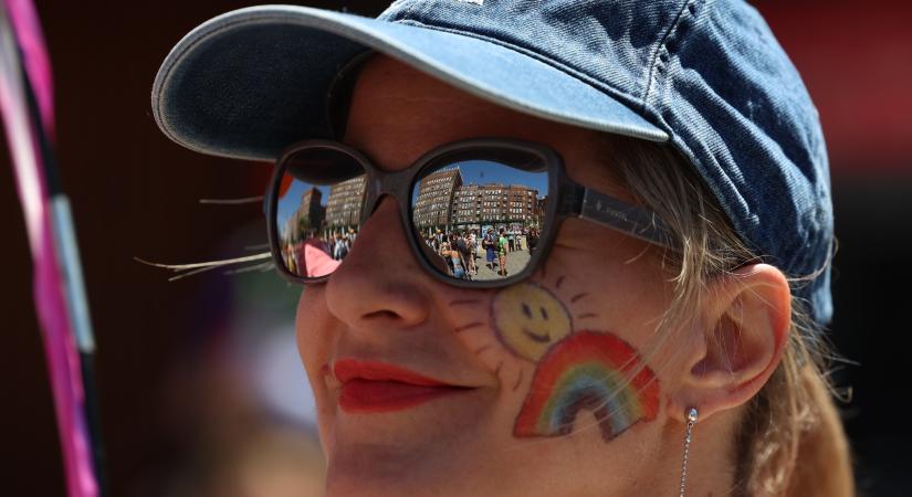 Képeken a budapesti Pride legjobb pillanatai: így telik az idei, jubileumi felvonulás