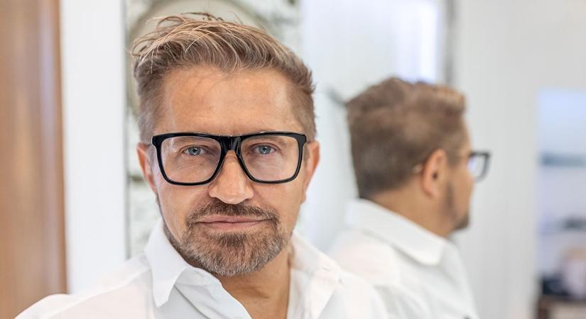 Özönvíz hiúsította meg Jákob Zoli terveit, méregdrága holmija is megsínylette az időjárást