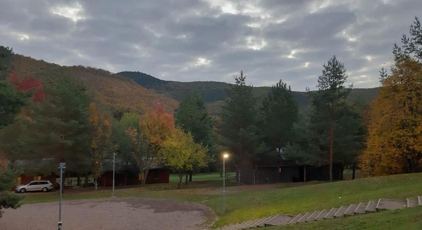 Százmilliós fejlesztések a fiatalokért, megújulhat a népszerű tábor is